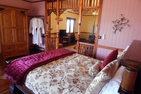 R On The Downs BnB & Spa Cottages - Accommodation QLD 4