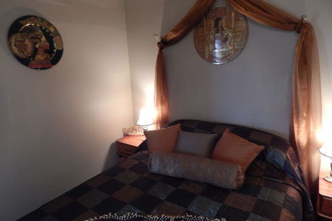 R On The Downs BnB & Spa Cottages - Accommodation QLD 2