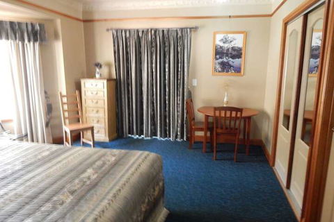 R On The Downs BnB & Spa Cottages - Accommodation QLD 3