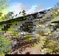 Cottage at 4A - Accommodation QLD