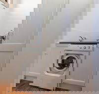 Broadwater By The Beach - With Heated Outdoor Spa - Accommodation QLD