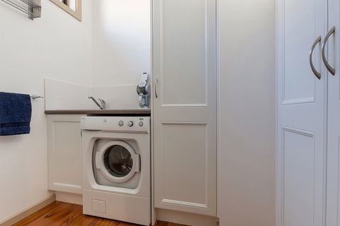 Broadwater By The Beach - With Heated Outdoor Spa - Accommodation QLD 0