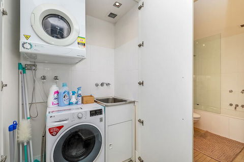 Furnished Apartment Walk To Bondi Beach - Accommodation QLD 1