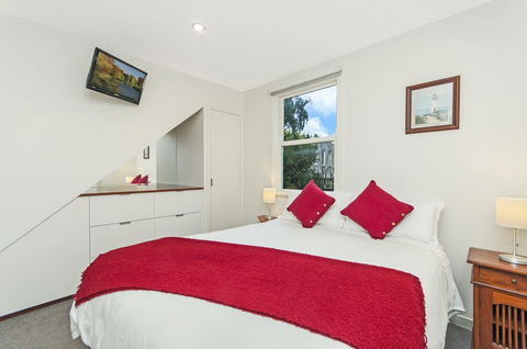 JOHANSSONS PERCH COTTAGE - Accommodation QLD 2