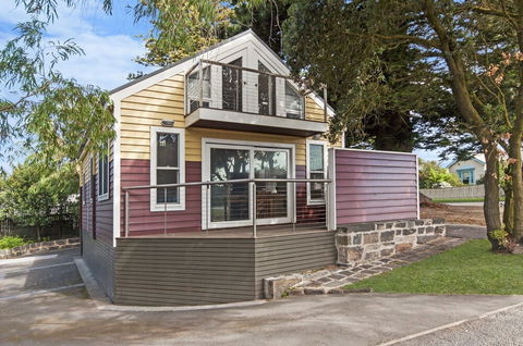 JOHANSSONS PERCH COTTAGE - Accommodation QLD 3