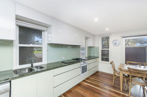 JOHANSSONS PERCH COTTAGE - Accommodation QLD 4