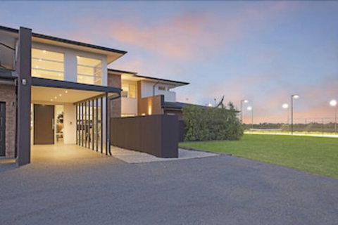 Jolong Park Clubhouse - Accommodation QLD 2