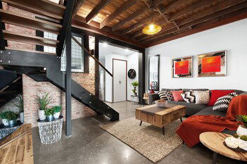 UNIQUE - New York Loft Style Townhouse - Accommodation QLD 4