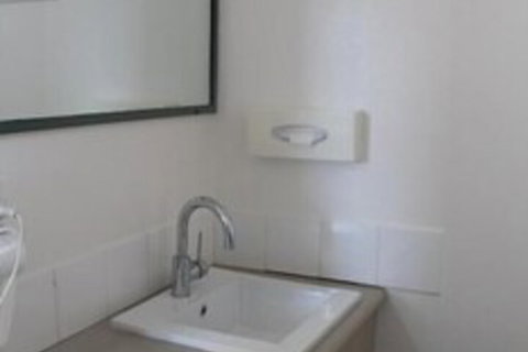 Rochester Motel - Accommodation QLD 6