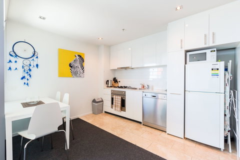 ALLINDA, 1BDR Melbourne Apartment - Accommodation QLD 1