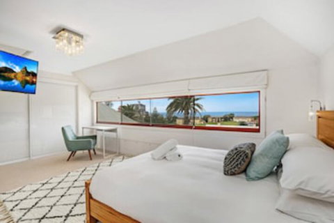 Newcastle Executive Homes - Oceanview Terrace - Accommodation QLD 0