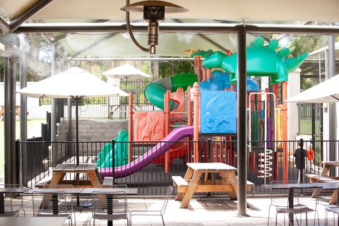 Bateau Bay Hotel - Accommodation QLD 3