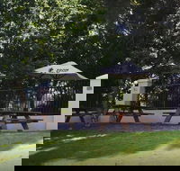 Bateau Bay Hotel - Accommodation QLD