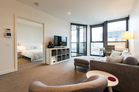 MILA, 1BDR Cremorne Apartment - Accommodation QLD 5