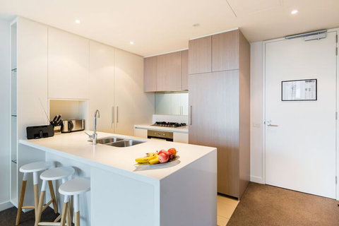 MILA, 1BDR Cremorne Apartment - Accommodation QLD 2