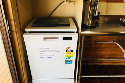 Anglers Reach Lakeside Village - Accommodation QLD 5