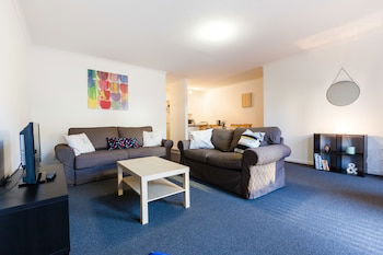 DAWN, 2BDR Carlton Apartment - Accommodation QLD 0