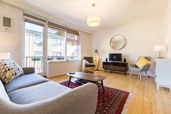 ROSIE, 2BDR St.Kilda Apartment - Accommodation QLD 0