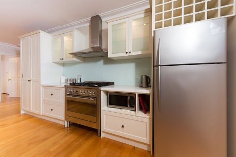Lovely 5BR House Walk To Train And Shops - Accommodation QLD 4