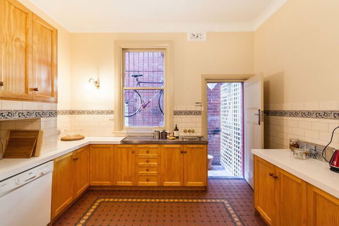 MADELINE, 1BDR Fitzroy Apartment - Accommodation QLD 6