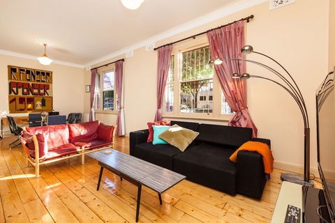 MADELINE, 1BDR Fitzroy Apartment - Accommodation QLD 7
