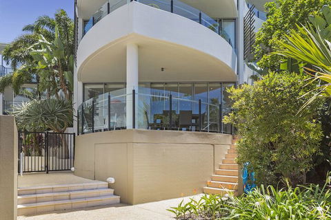 COTTON BEACH On The POOL 66 - Accommodation QLD 3