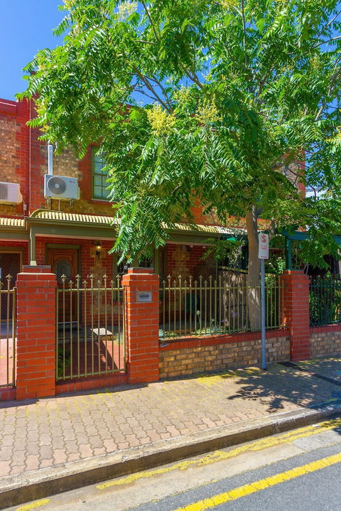 Adelaide Style Accommodation Near City - Accommodation QLD 0
