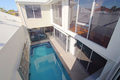 Ambar Villa - Accommodation QLD 1