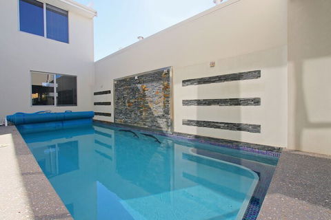 Ambar Villa - Accommodation QLD 5