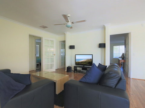 Mindarie Villa - Accommodation QLD 1