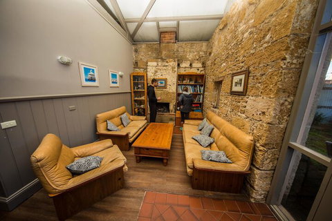 Cobb & Co Lodge - Accommodation QLD 6