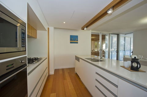 Maggies Beachfront Apt. 10 - Accommodation QLD 1