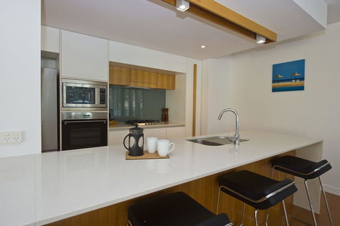 Maggies Beachfront Apt. 10 - Accommodation QLD 2