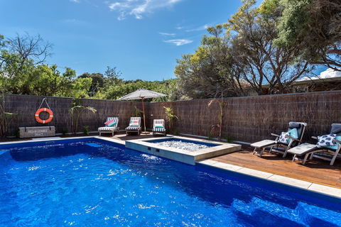 Front Beach House - Accommodation QLD 1