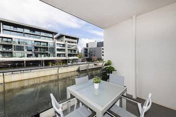 Accommodate Canberra - Lakefront - Accommodation QLD 3