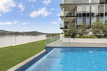 Accommodate Canberra - Lakefront - Accommodation QLD 4