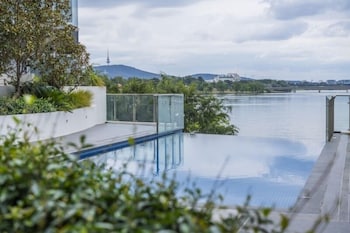 Accommodate Canberra - Lakefront - Accommodation QLD 2