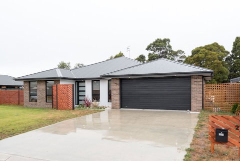 Euphoria House - Accommodation QLD 2