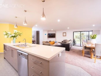 Euphoria House - Accommodation QLD 0