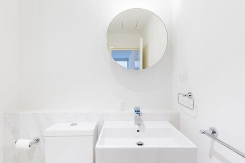 Amazing Location 1BR Apartment In Melbourne CBD - Accommodation QLD 3