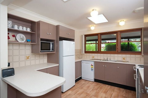 Skippers Rest 27 Government Road - Accommodation QLD 3