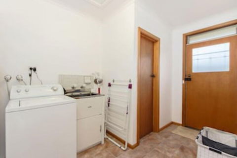 Cowes Phillip Island Holiday Home - Accommodation QLD 7