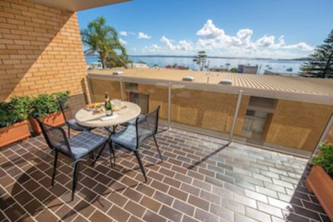 The Crest Unit 7 Shoal Bay - Accommodation QLD 0