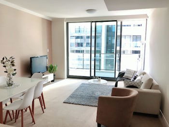 The Elegant Designer Home - Accommodation QLD 0