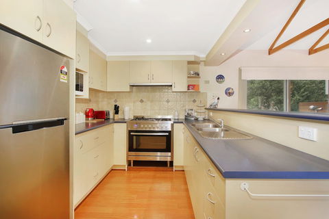 Alpine Vista - Short Walk To Town Centre - Accommodation QLD 1