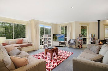 Alpine Vista - Short Walk To Town Centre - Accommodation QLD 0