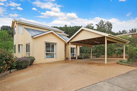 Alpine Vista - Short Walk To Town Centre - Accommodation QLD 2
