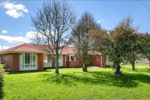 Impressive Hobby Farm Close In Bungaree - Accommodation QLD 0