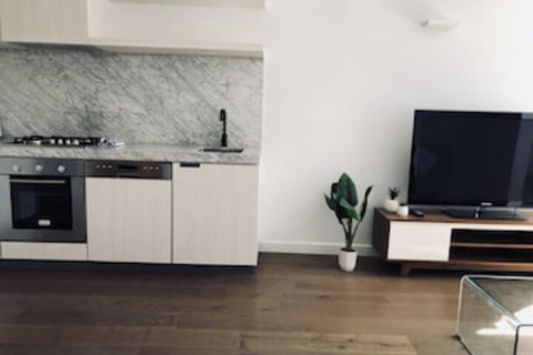 Level 8 Marvelous Apartment With Pool Access - Accommodation QLD 0