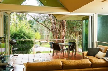 No.6 - Luxury Private Haven In The Heart Of Bright - Accommodation QLD 2